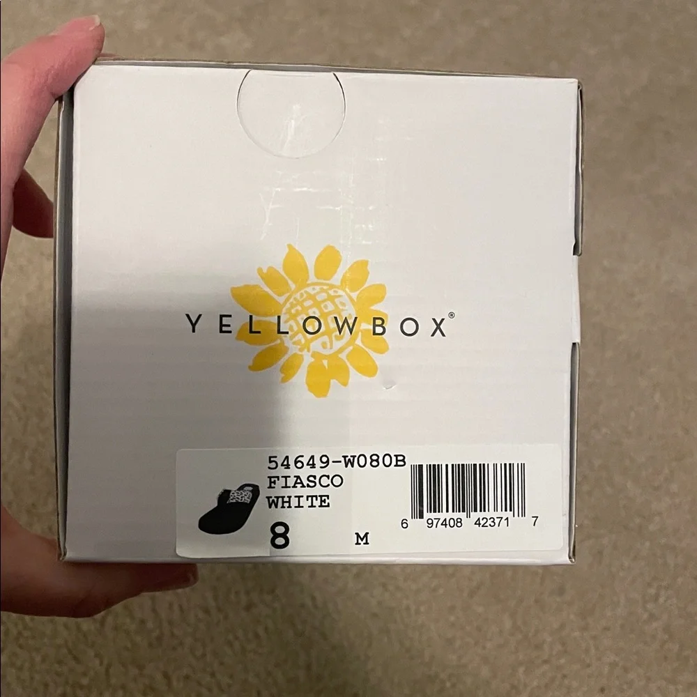 Yellow Box Women's White/Black Fiasco Flip Flops Size 8 (New With Tags) - Picture 6 of 7